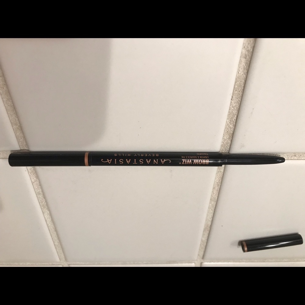 Anastasia Women’s eye liner